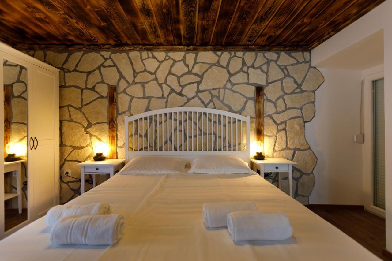 Rustic Apartment Evelin Krk Town Luaran gambar