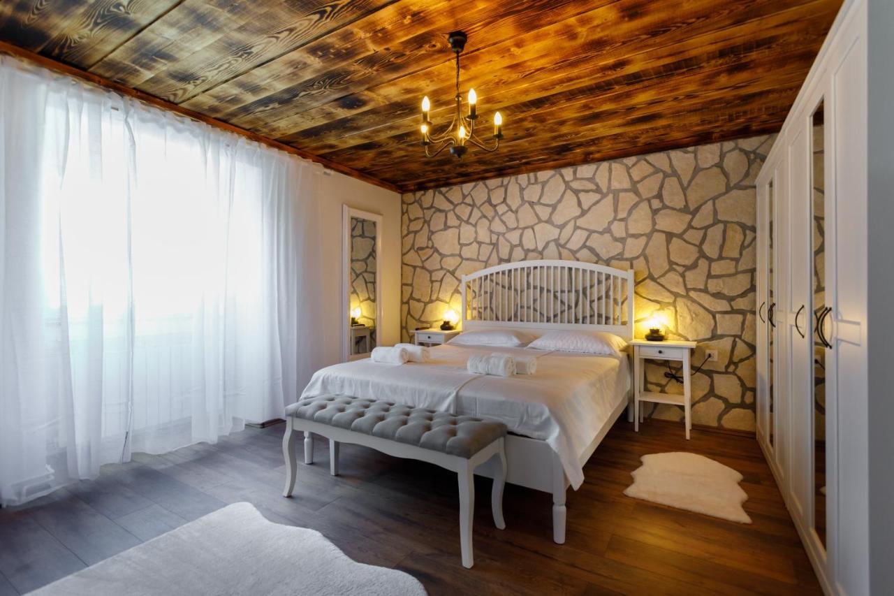 Rustic Apartment Evelin Krk Town Luaran gambar