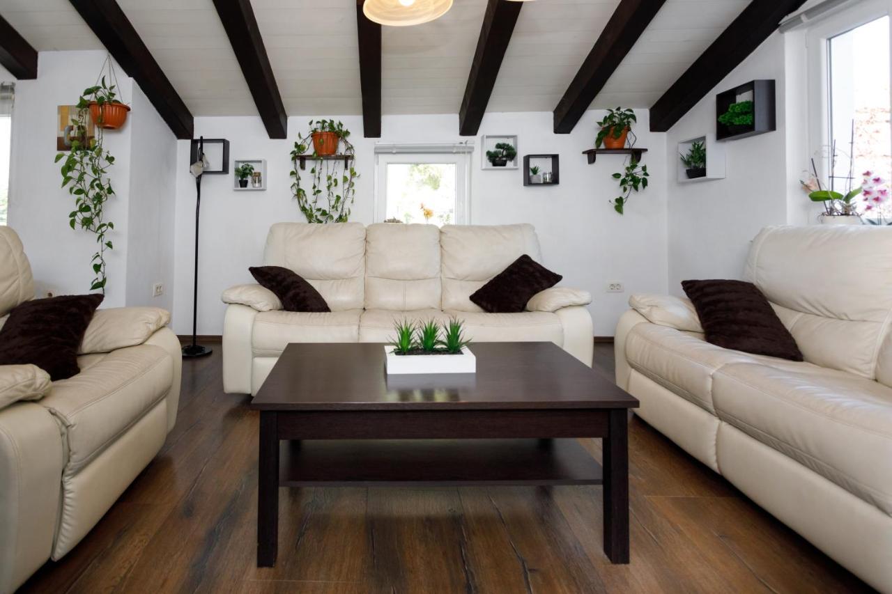 Rustic Apartment Evelin Krk Town Luaran gambar